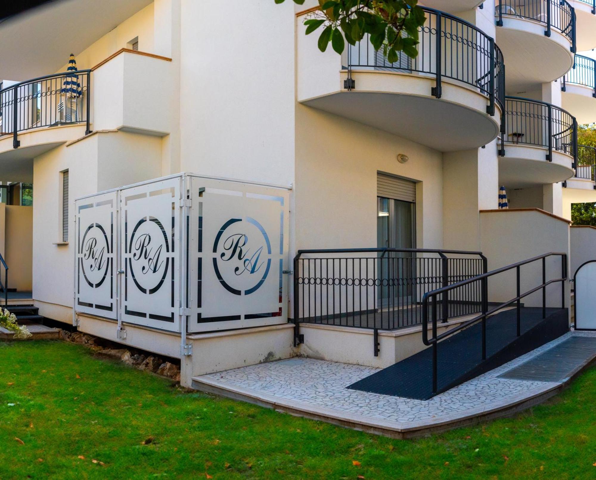 Altamira Residence Roseto Degli Abruzzi Esterno foto