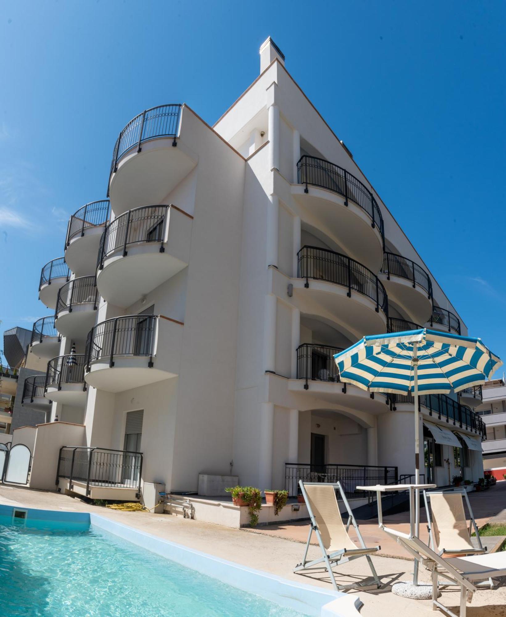 Altamira Residence Roseto Degli Abruzzi Esterno foto
